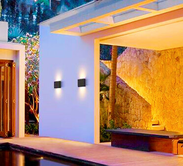 LED wandlamp CUBE 2x3W dimbaar + Sensor IP65 Zwart 3000k/warmwit -Tweezijdig oplichtend