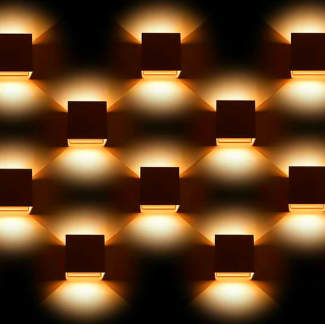 LED wandlamp CUBE 2x3W dimbaar + Sensor IP65 Zwart 3000k/warmwit -Tweezijdig oplichtend